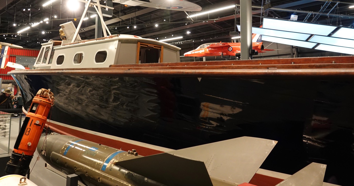 British Power Boat     Seaplane Tender 206 2    